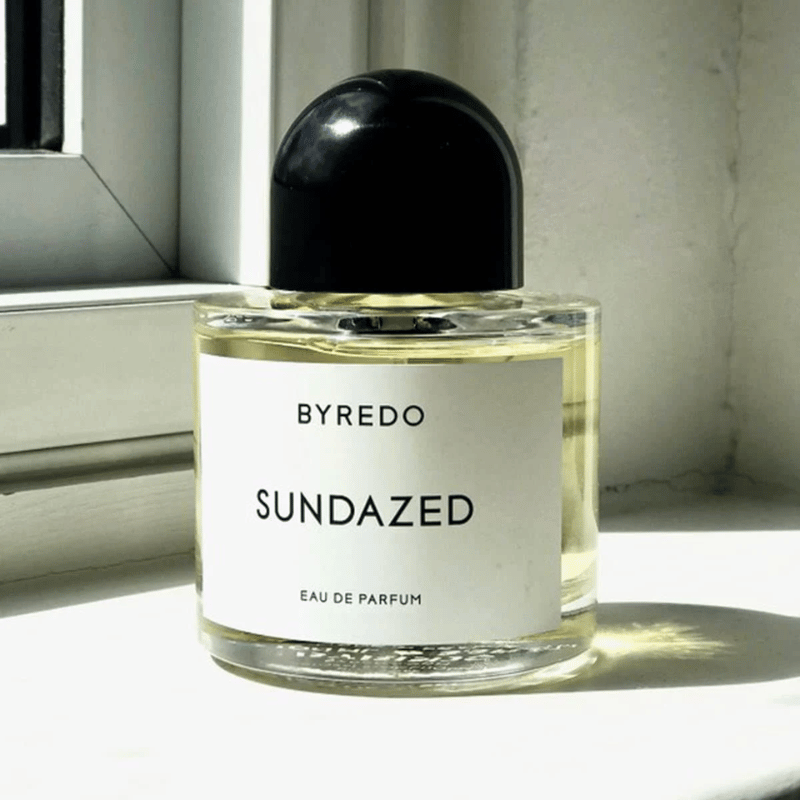 Thiết kế chai Byredo Sundazed EDP – Chai thủy tinh trong suốt với nắp đen đặc trưng của Byredo